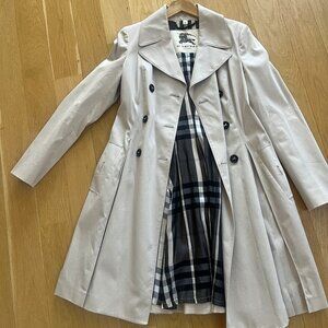 Authentic Burberry Women's Trench Coat - gathered